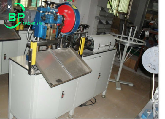 Máquina de fabricação e moldagem de cabos de calendário HFM500